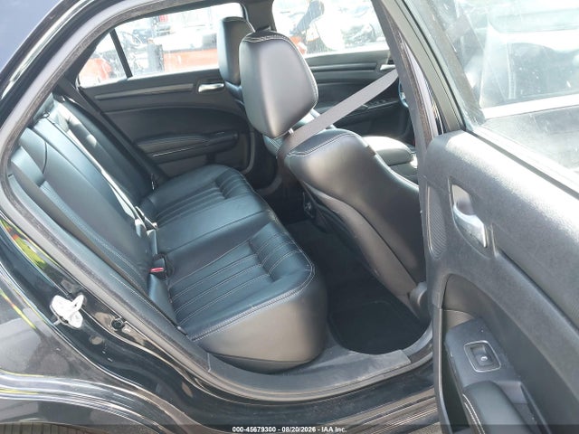 2013 Chrysler 300 300S — миниатюра 8
