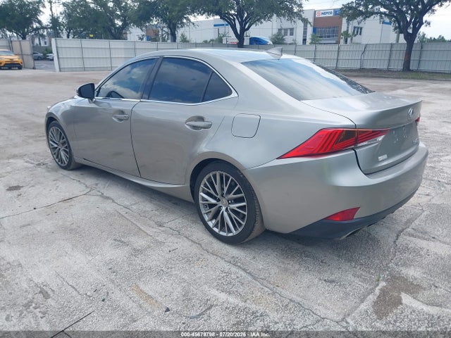 2017 Lexus IS 200T — фото 3