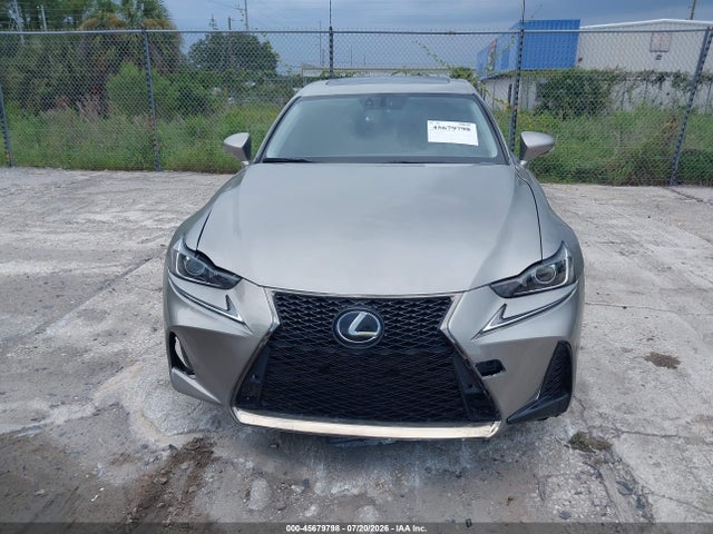 2017 Lexus IS 200T — фото 6