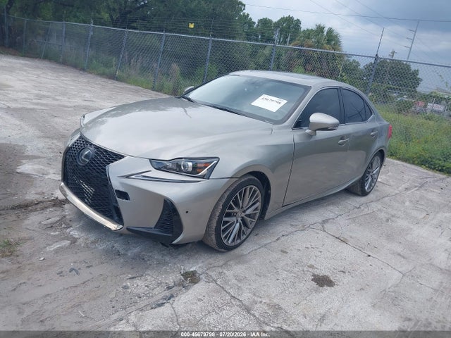 2017 Lexus IS 200T — фото 2