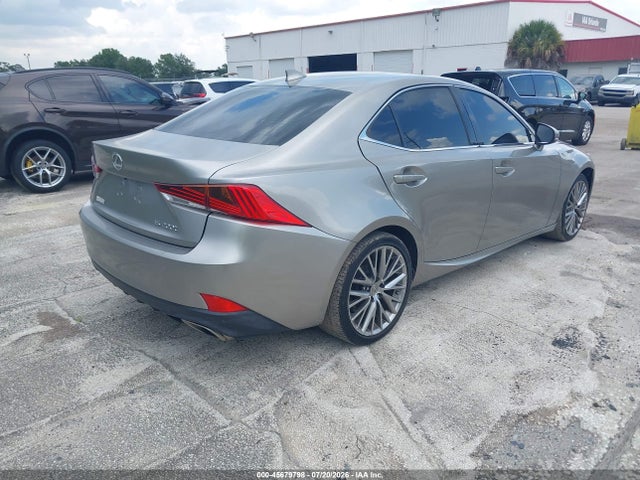 2017 Lexus IS 200T — фото 4