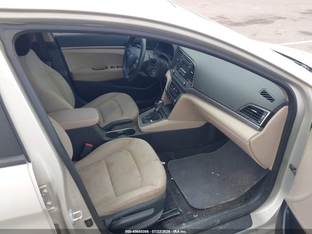 صورة 5 لـ 2017 Hyundai ELANTRA SE
