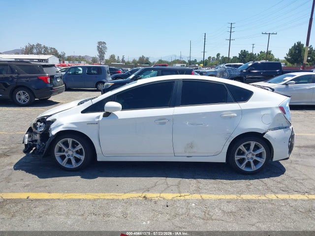 2014 Toyota PRIUS TWO — миниатюра 14