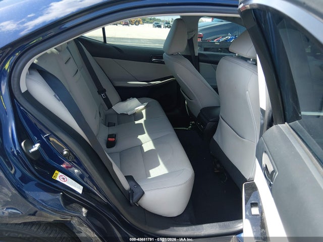 2015 Lexus IS 250 — фото 8