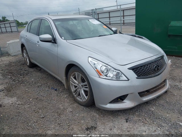 2013 INFINITI G37 