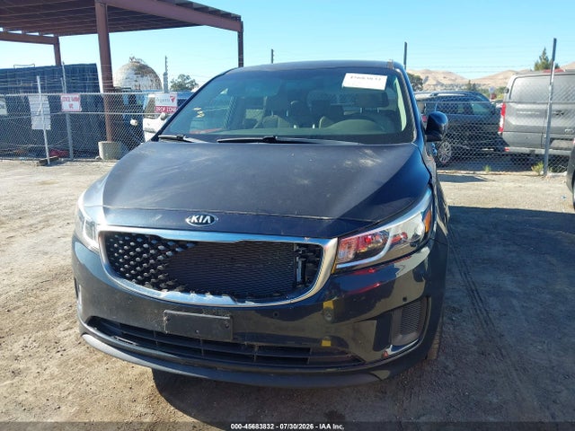 2017 KIA SEDONA LX 12
