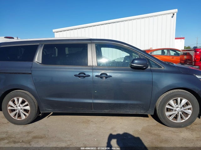 2017 KIA SEDONA LX 13