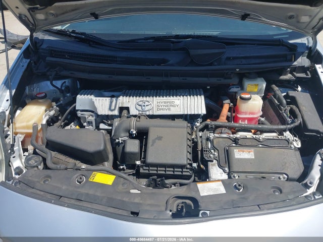 صورة 10 لـ 2015 Toyota PRIUS THREE