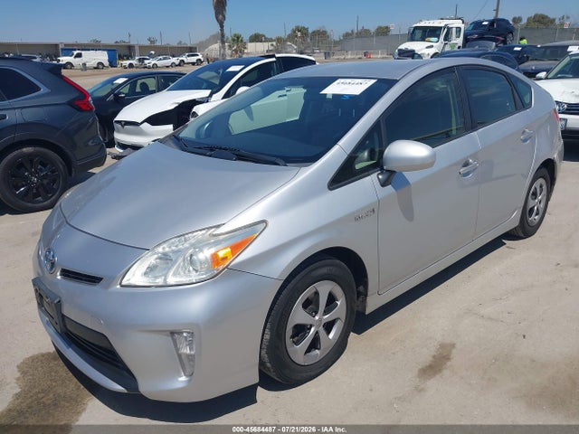 صورة 2 لـ 2015 Toyota PRIUS THREE