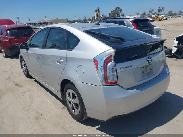 صورة 3 لـ 2015 Toyota PRIUS THREE
