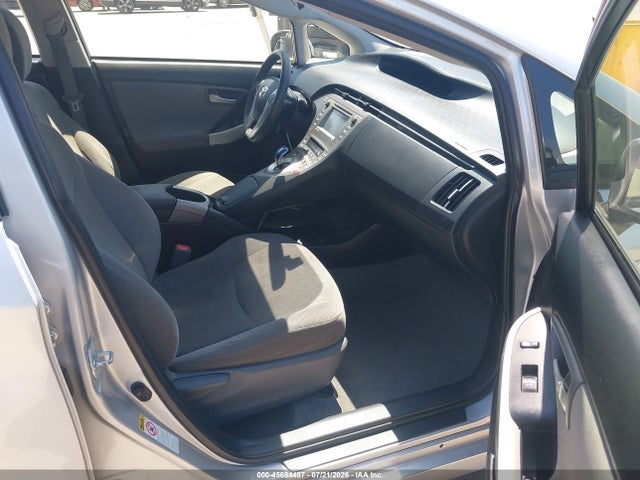 صورة 5 لـ 2015 Toyota PRIUS THREE