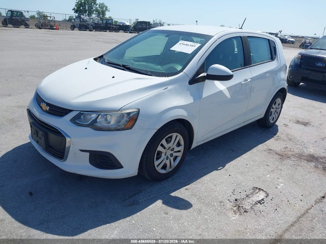 2017 Chevrolet SONIC LT AUTO 照片 2