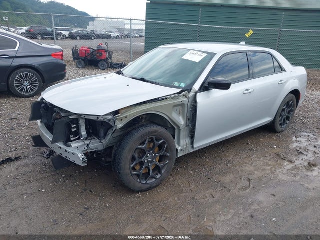 2019 Chrysler 300 TOURING photo 2