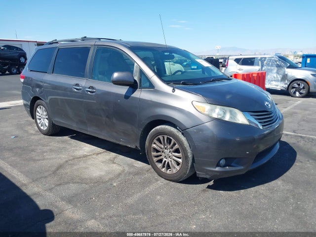 2012 TOYOTA SIENNA XLE V6 8 PASSENGER