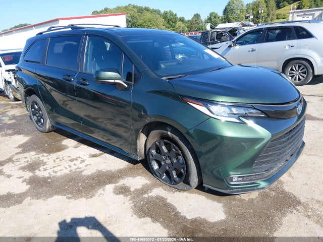 2025 TOYOTA SIENNA WOODLAND EDITION