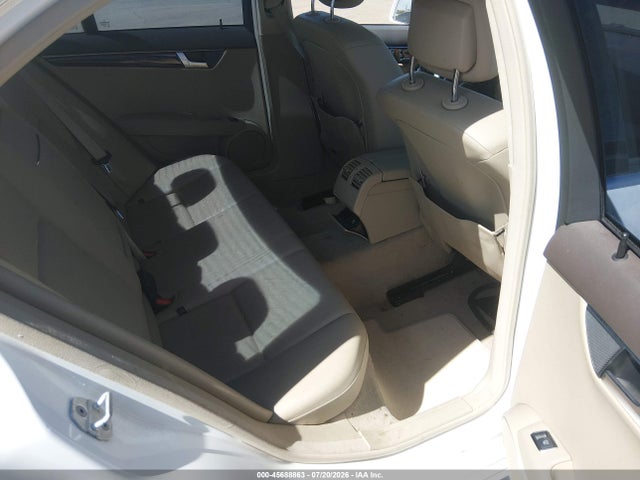 صورة 8 لـ 2014 Mercedes-BENZ C 250 SPORT