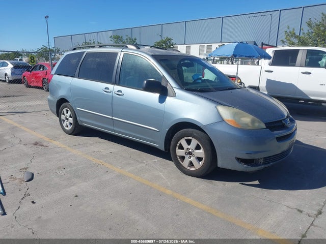 2005 TOYOTA SIENNA LE