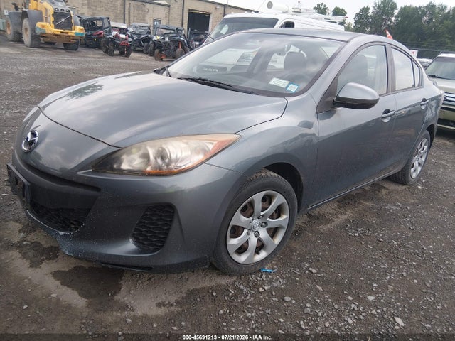 2013 Mazda MAZDA3 I SV 照片 2