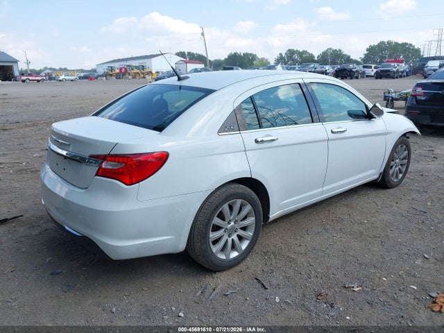 2014 Chrysler 200 LIMITED — фото 4