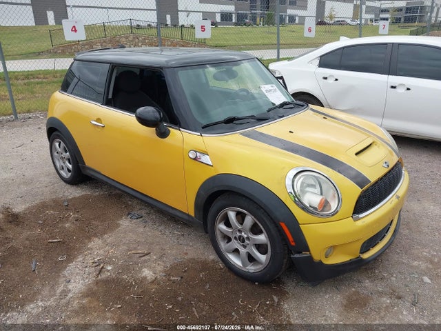 2009 MINI COOPER 