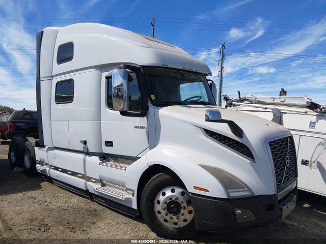2020 VOLVO VN 