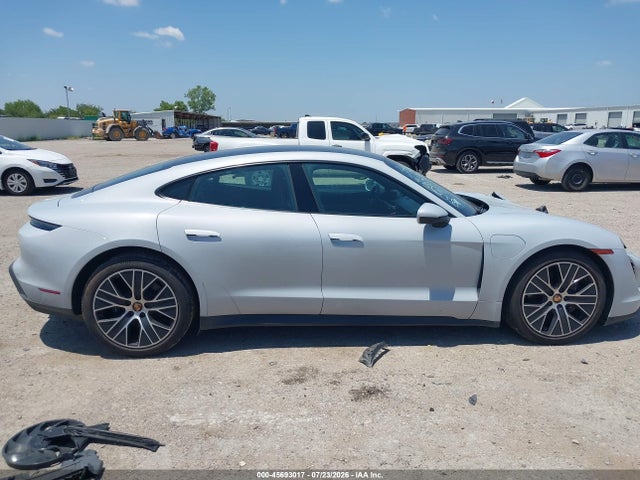 2022 Porsche TAYCAN 照片 14
