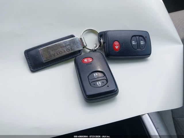 2014 Toyota PRIUS TWO thumbnail 11
