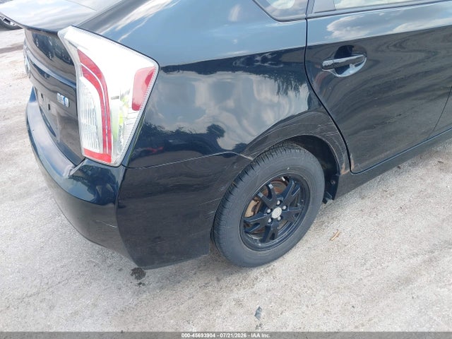 صورة 6 لـ 2014 Toyota PRIUS TWO