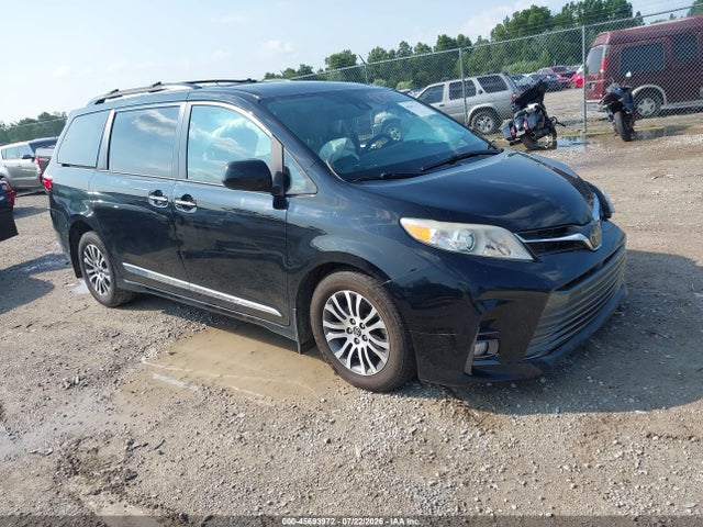 2020 TOYOTA SIENNA XLE PREMIUM