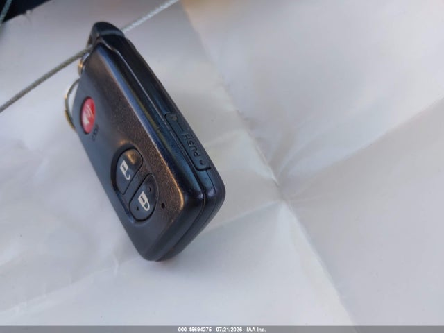 2011 Toyota PRIUS TWO — миниатюра 11