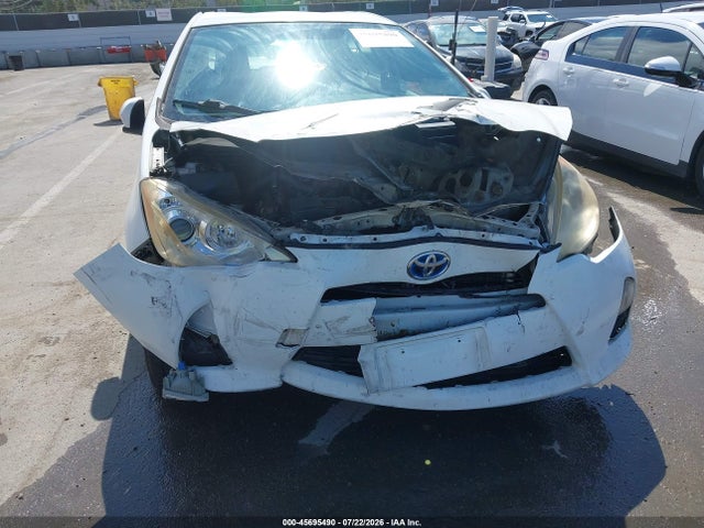 2013 Toyota PRIUS C ONE 照片 6