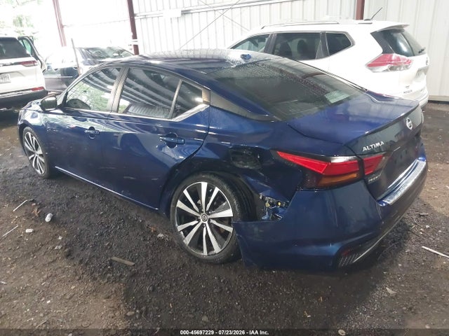 2021 Nissan ALTIMA SR FWD photo 3