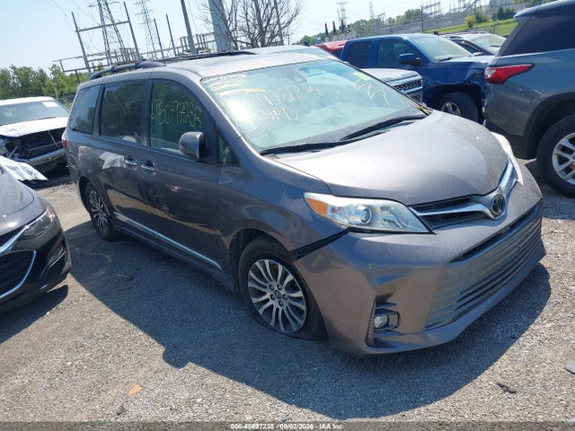 2019 TOYOTA SIENNA XLE 8 PASSENGER