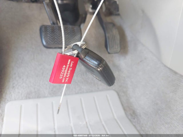 2010 Toyota PRIUS III — фото 11
