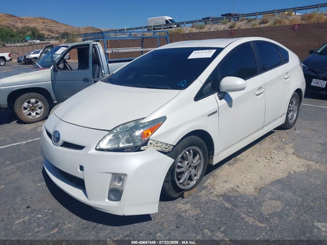 2010 Toyota PRIUS III — фото 2
