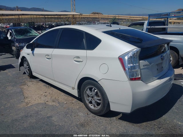 2010 Toyota PRIUS III — фото 3