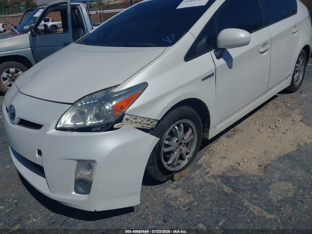 2010 Toyota PRIUS III — фото 6