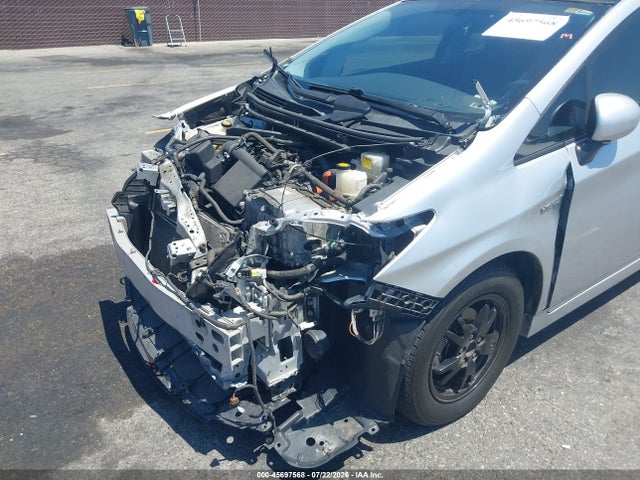2012 Toyota PRIUS FOUR — миниатюра 18