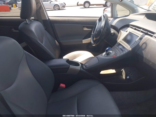 صورة 5 لـ 2012 Toyota PRIUS FOUR