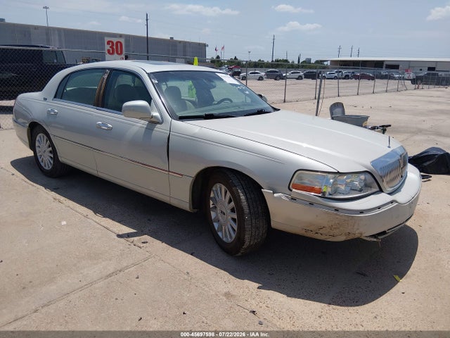 2005 LINCOLN TOWN CAR SIGNATURE LIMITED