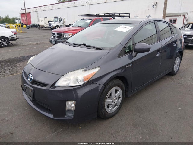 2010 Toyota PRIUS III — фото 2