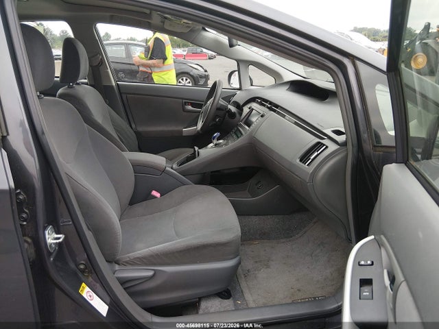 2010 Toyota PRIUS III — фото 5