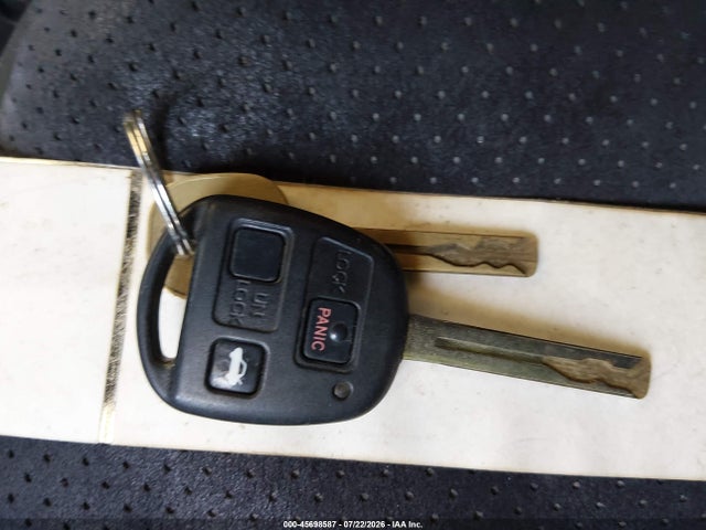 2001 Lexus IS 300 — миниатюра 11