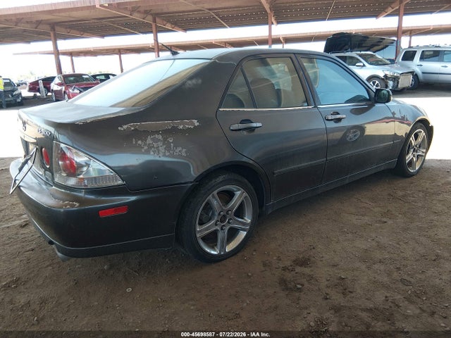 2001 Lexus IS 300 — фото 4