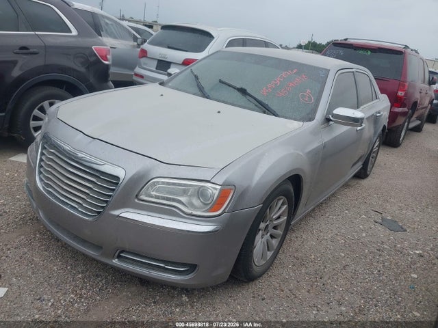 صورة 2 لـ 2013 Chrysler 300 MOTOWN