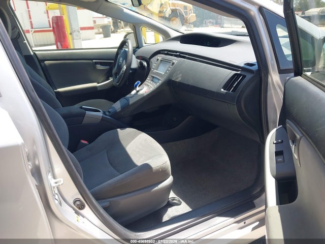 صورة 5 لـ 2014 Toyota PRIUS THREE