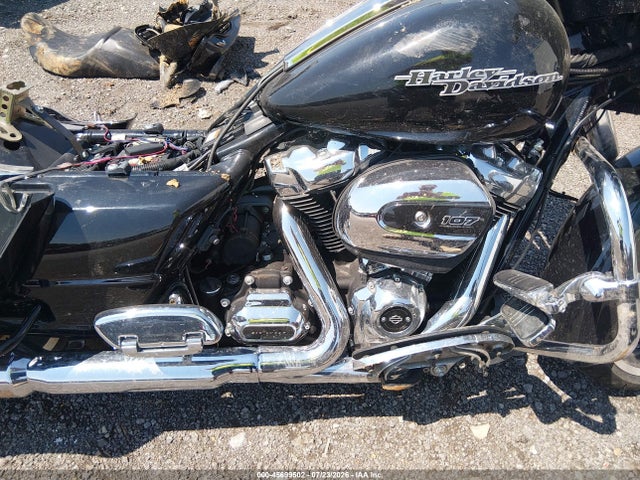 2019 HARLEY-DAVIDSON FLHX 8