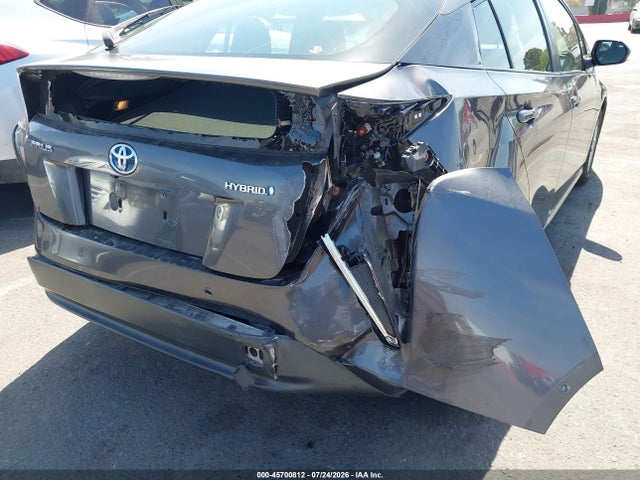 2018 Toyota PRIUS TWO photo 6
