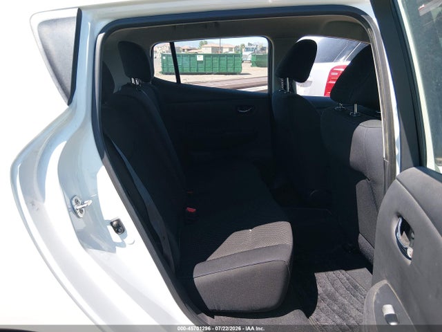 صورة 8 لـ 2015 Nissan LEAF S