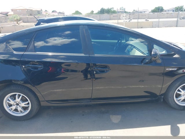2011 Toyota PRIUS TWO — миниатюра 13